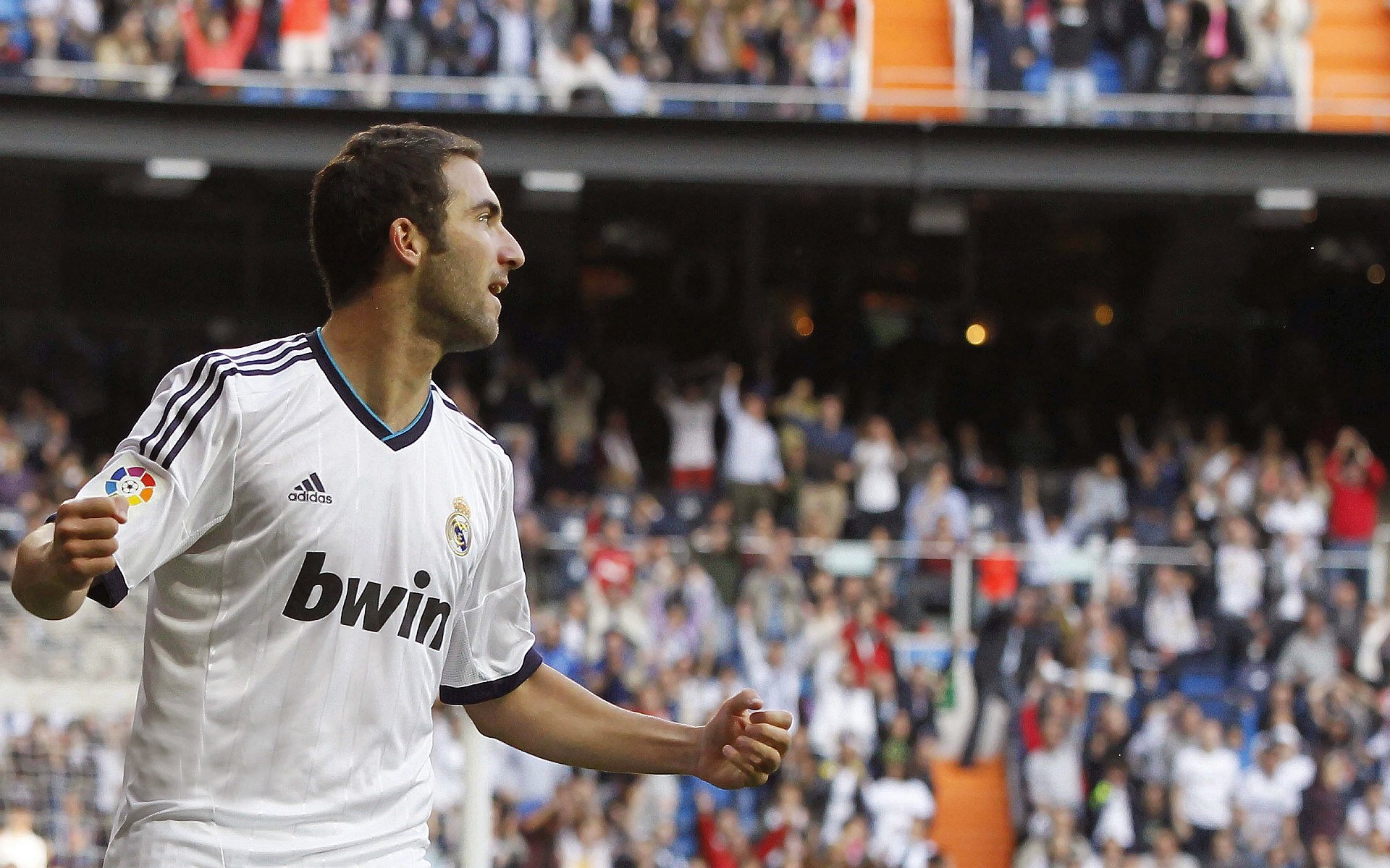 埃丝特·冈萨雷斯在世界杯中荣膺金靴奖，埃斯特班·冈萨雷斯